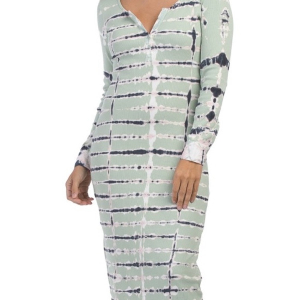 Young fabulous broke Leo dress 
Green Tie-Dye Dress